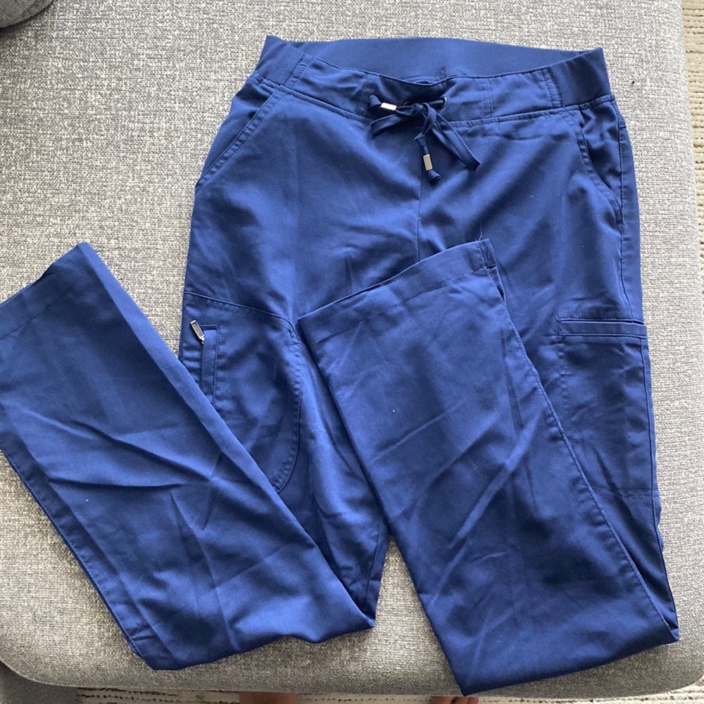 Grey’s Anatomy Destination 6 Pocket Cargo Pants